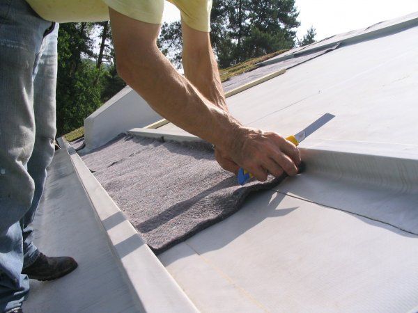 Zazelenitev poševne strehe - Polaganje filca XF 159